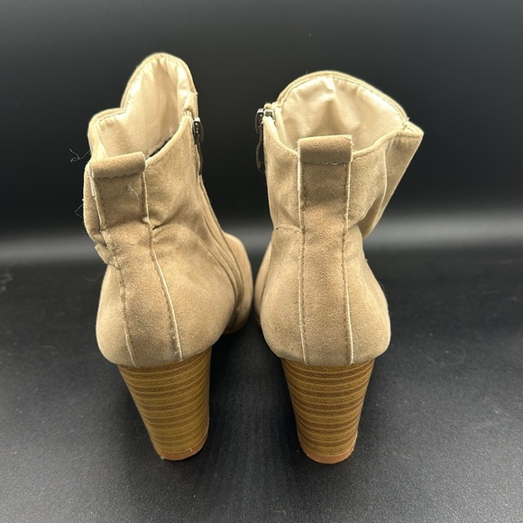 tan faux suede Jingpin Vera Cuoio booties size 8.5 - Picture 3 of 5